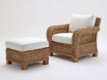 Sillón de ratán con reposapiés 86 x 82 x 88 cm - ratán natural y blanco roto - diseño envolvente con brazos curvos